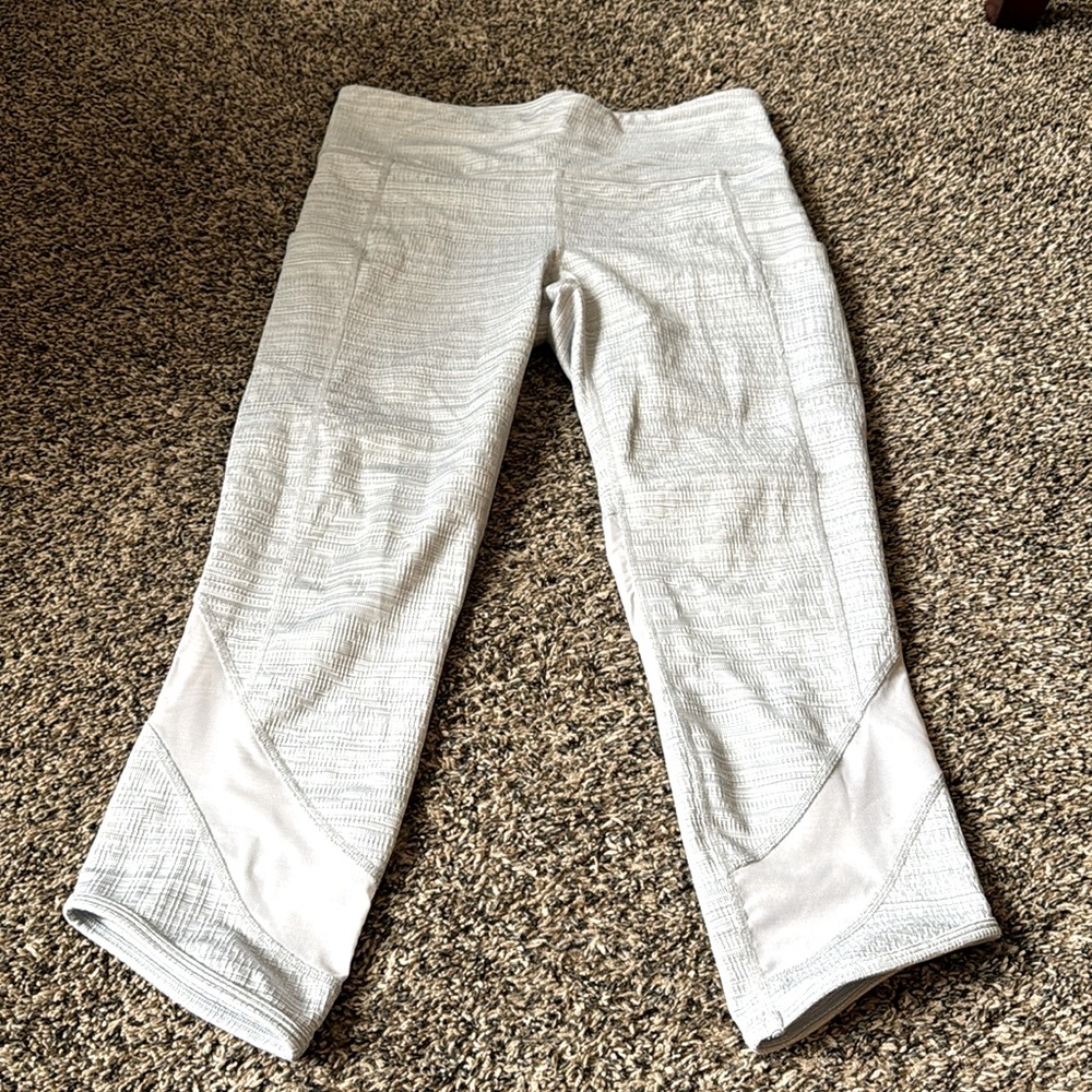 Athleta Light Gray Capri Leggings